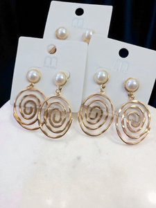 Pearly Swirl Earrings!