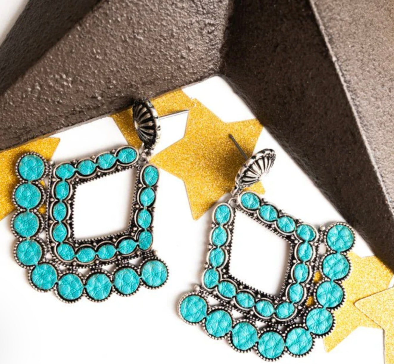 Turquoise Silvertone Earrings!